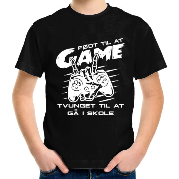 Født Til At Game Tvunget Til At Gå I Skole Thumbnail