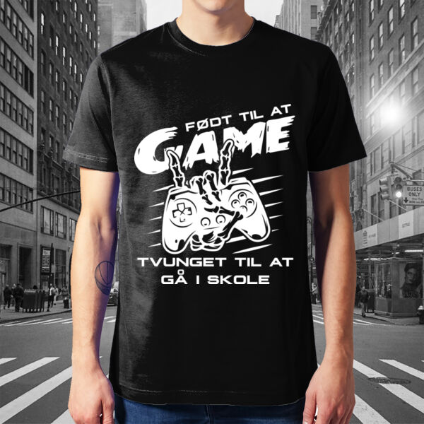 Født Til At Game Tvunget Til At Gå I Skole Thumbnail