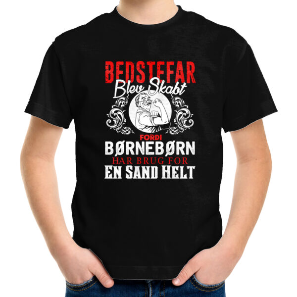 BEDSTEFAR EN SAND HELT Thumbnail