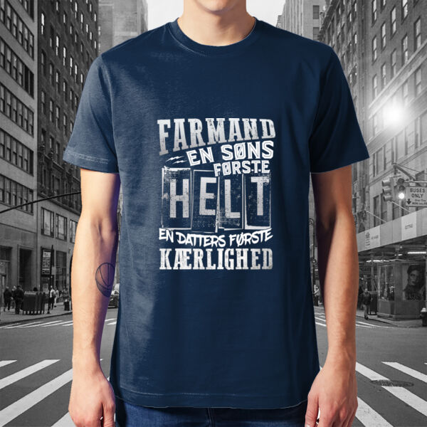 FARMAND, EN SØNS FØRSTE HELT Thumbnail